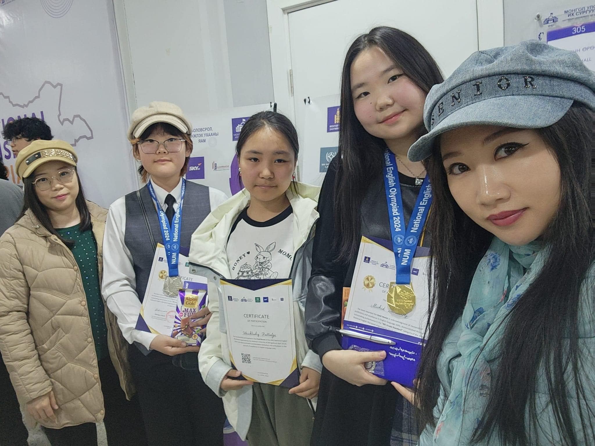 Англи хэлний улсын олимпиадаас МУБИС-ийн харъяа ЕБС-ын сурагчид алт, мөнгөн медаль хүртжээ