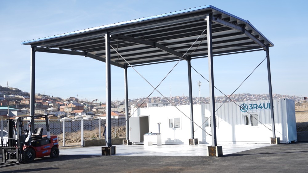 Чингэлтэй дүүрэг ангилсан хогоо эдийн засгийн эргэлтэд оруулах байгууламжтай боллоо