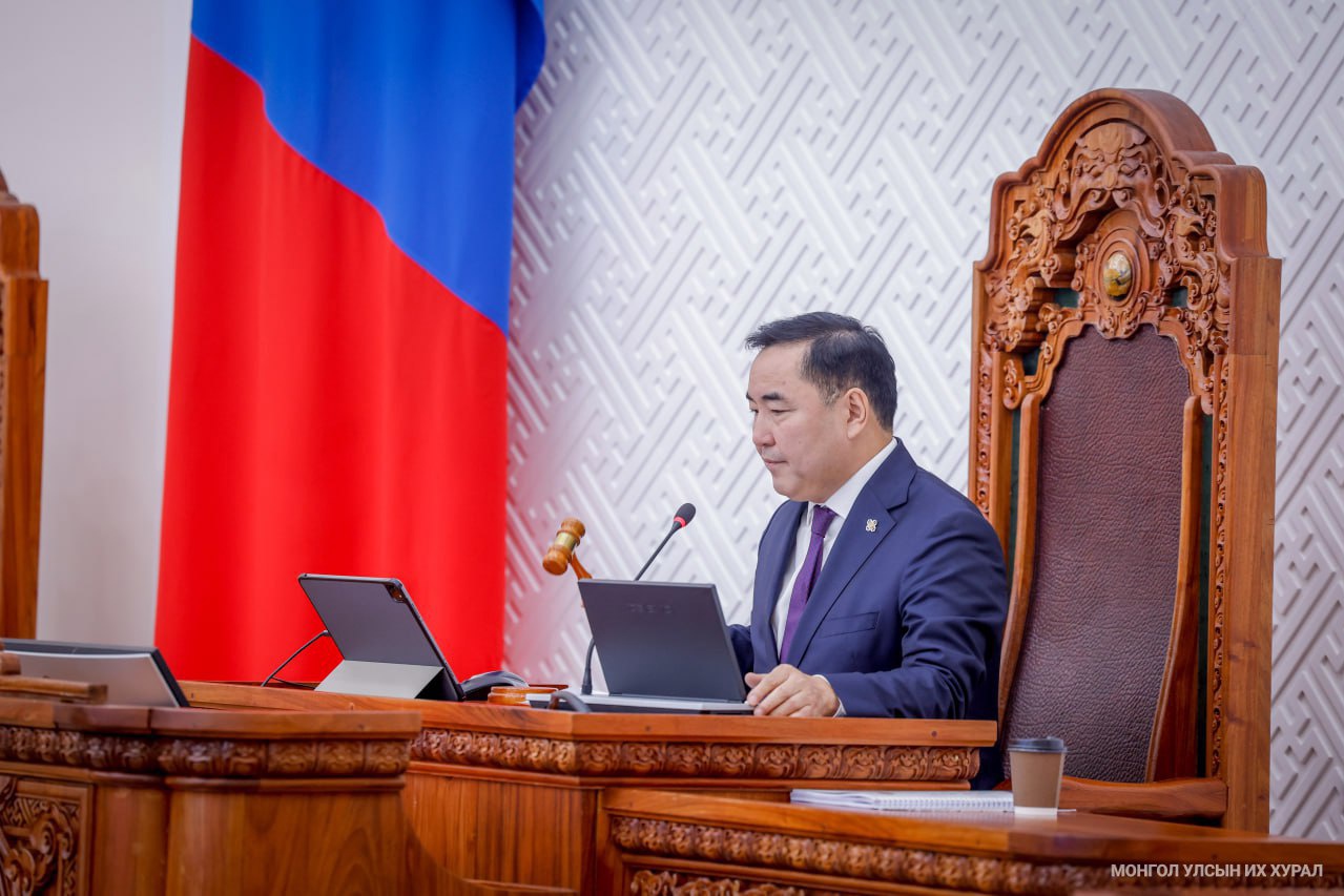2026 оны төсвийн тухай хуулийн төслүүдийг дөрөв дэх хэлэлцүүлэгт шилжүүллээ