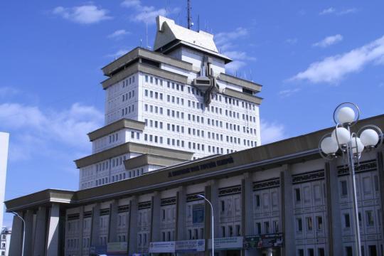 СТӨ-г нурааж, хоёр блок бүхий 50 давхар барилга барихаар судалж байна