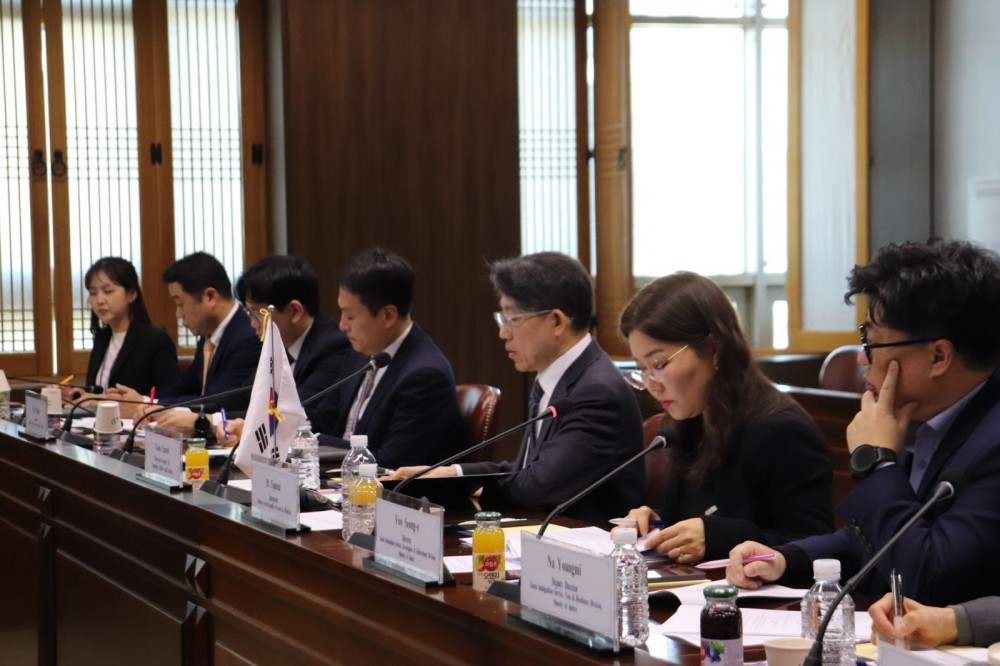 Монгол иргэдийн БНСУ-д зорчих, виз мэдүүлэх нөхцөлийг хөнгөвчлөх талаар санал солилцов