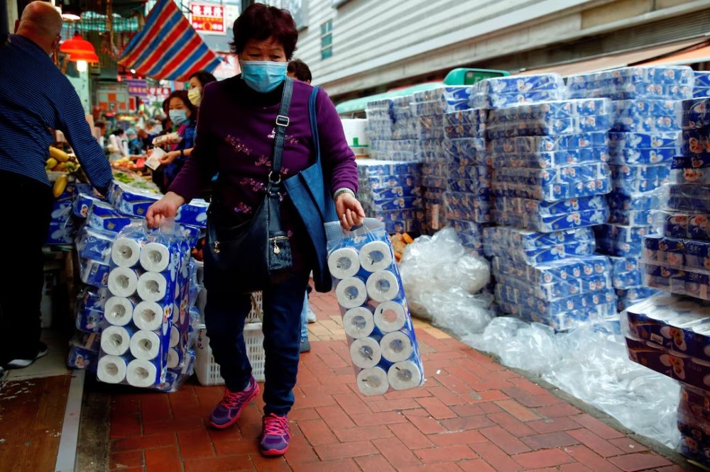Японы засгийн газар иргэдийг ариун цэврийн цаас их хэмжээгээр нөөцлөхгүй байхыг уриаллаа
