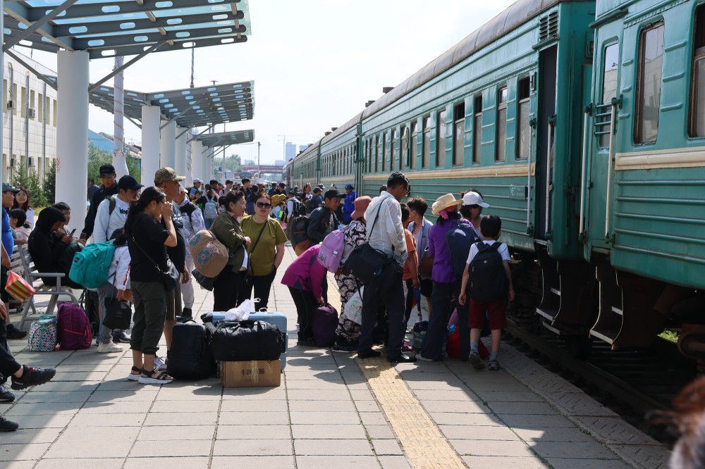 Шатахуун ховордсоны улмаас галт тэргээр зорчих хөдөлгөөн эрс нэмэгджээ